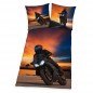 Preview: Bettwäsche mit schwarzem Motorrad in Kurvenlage vor Sonnenuntergang